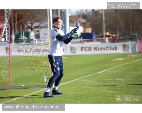 德媒报道拜仁全员参与训练诺伊尔独自进行恢复训练