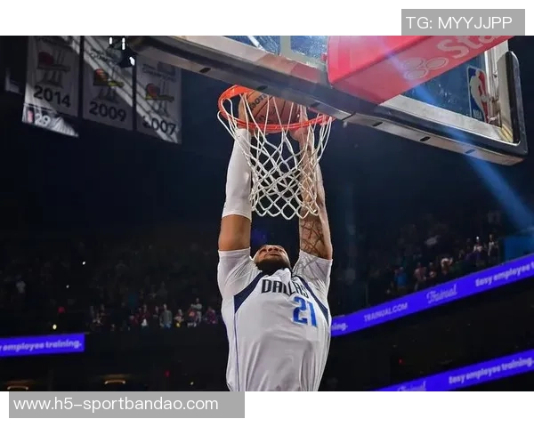 美记分析各队转向加福德浓眉交易热度骤降内线市场新宠浮出水面